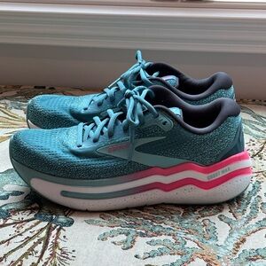 WOMEN'S BROOKS GHOST 16
GTX WMNS RUNNING SHOES